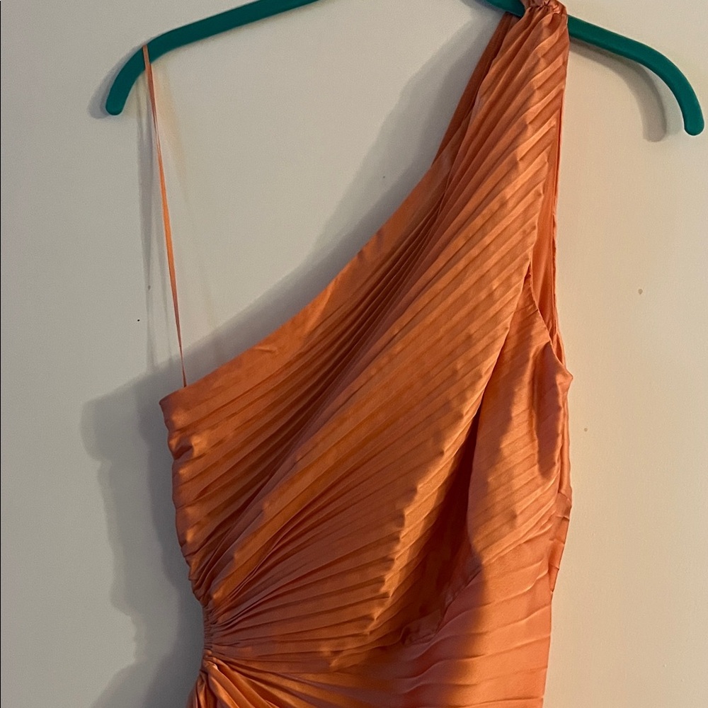 Vici One-Shoulder Coral Dress - Picture 4 of 7